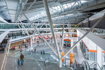 Chopin Airport bids farewell to the 2015 year with a milestone of 11.2 million passengers handled