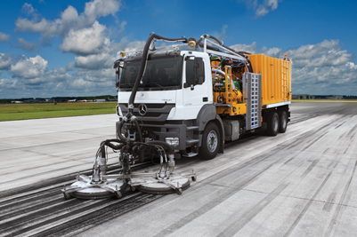 Waterblasting SH8000_RunwayRubberRemoval-edit