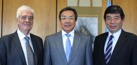 Secretaries General Raymond Benjamin (left, ICAO), Koji Sekimizu (centre, IMO) and the Kunio Mikuriya (right, WCO) at their meeting at IMO headquarters in London. The three high-ranking officials made good headway on enhancing collaboration between their Organizations on aviation, border and maritime security and facilitation issues.