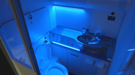Boeing Develops Self-Cleaning Lavatory