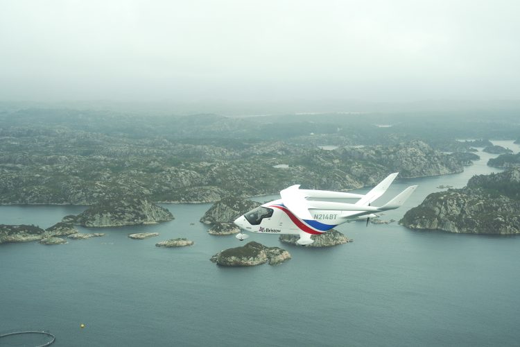 A Bristow pilot has completed the route between Stavanger and Bergen with the electric aircraft ALIA, produced by BETA Technologies, in its entirety for the first time.