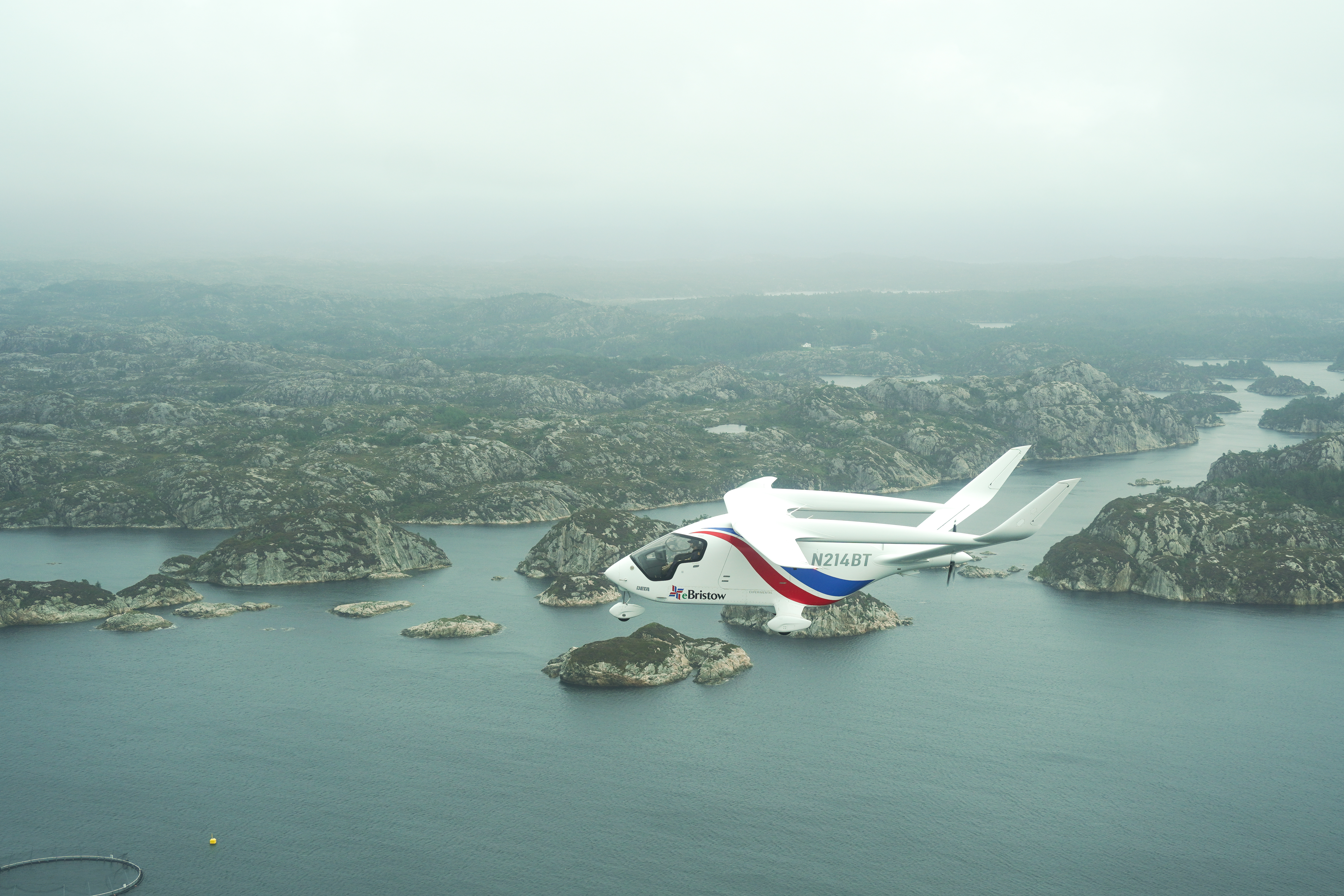 A Bristow pilot has completed the route between Stavanger and Bergen with the electric aircraft ALIA, produced by BETA Technologies, in its entirety for the first time.