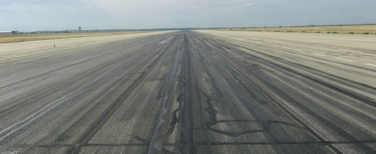 Residual rubber layer on runway after a water degumming operation