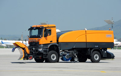 Schmidt presents new generation of jet sweepers