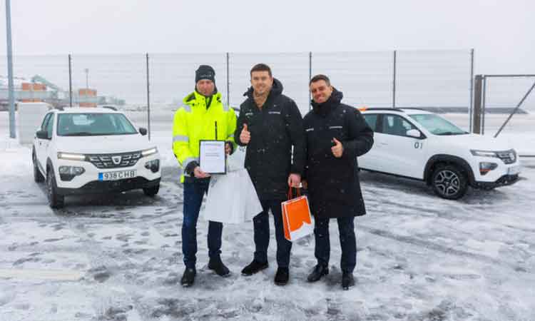 Three electric cars for employees who perform the tasks required for aircraft servicing, have arrived at Tallinn Airport.