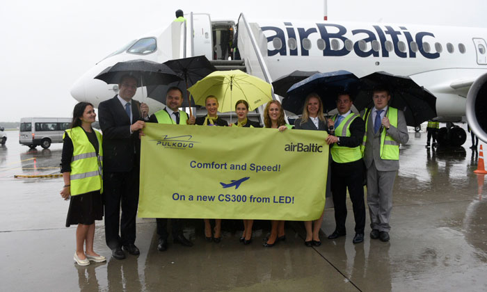 airBaltic_CS300_in_LED_1-(002)