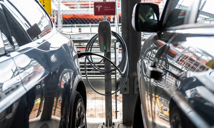 electric vehicles travelling to luton