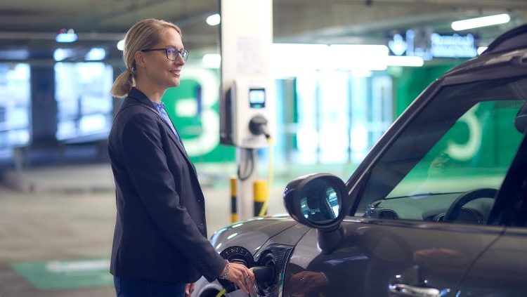Helsinki Airport electric cars charging