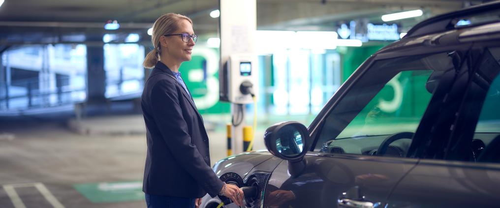 Helsinki Airport electric cars charging