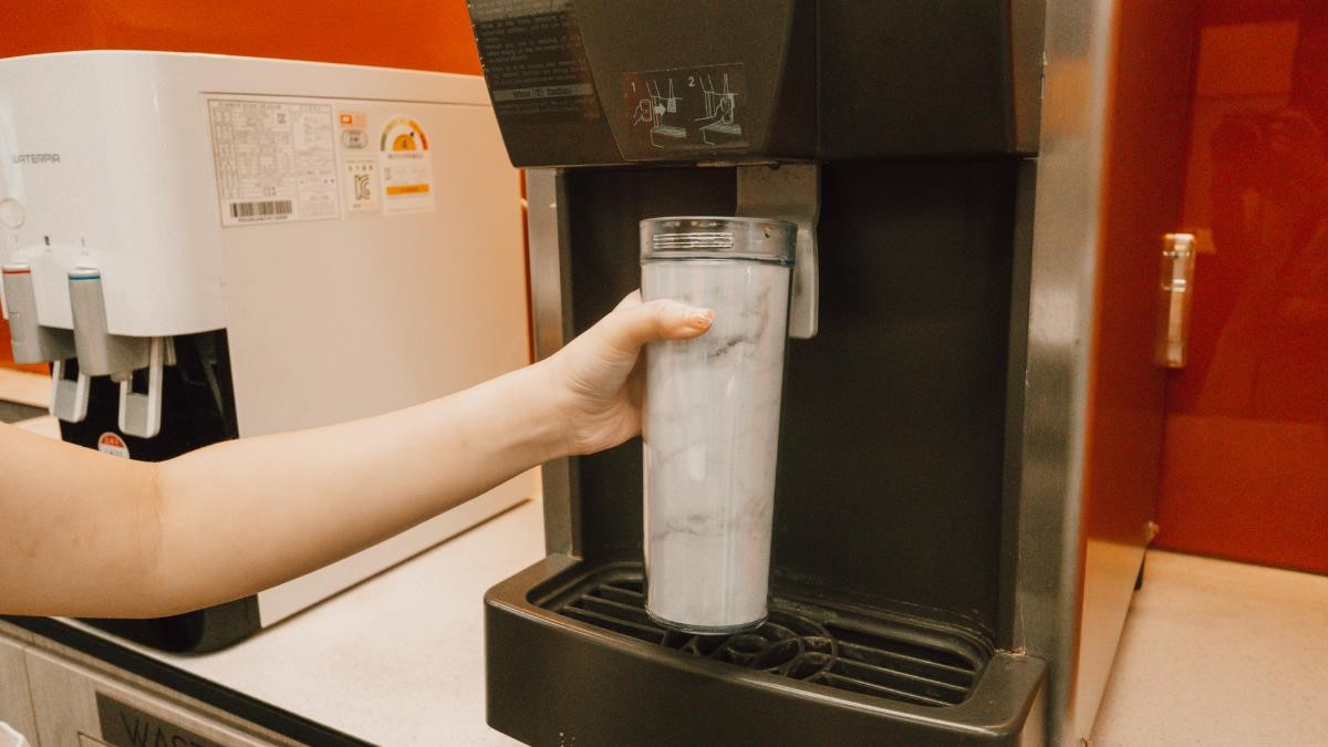 Changi Airport ice machine 