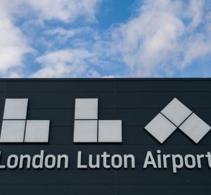 Luton Airport opens new taxiway featuring remote de-icing facilities