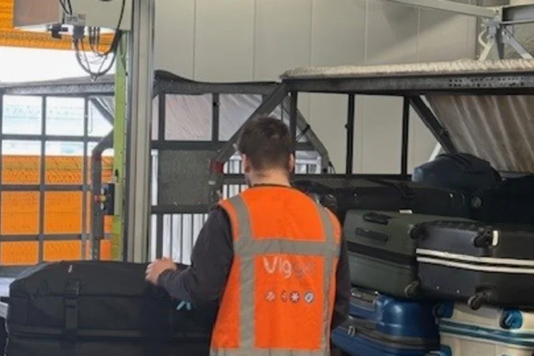 lifting aids Eindhoven Airport baggage