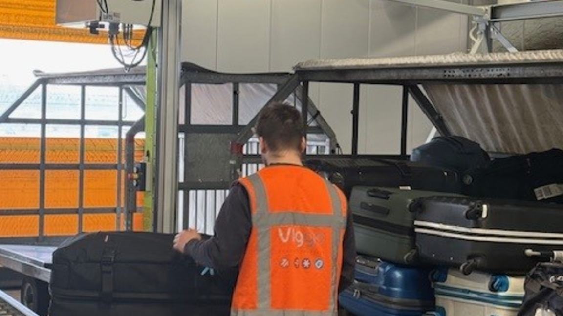 lifting aids Eindhoven Airport baggage